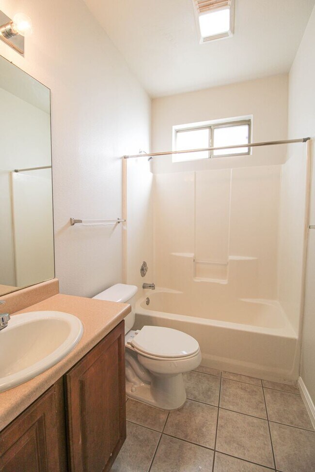 Building Photo - 530 Dukeway Dr