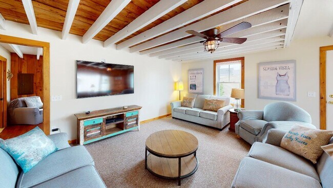 Building Photo - Winter Rental Only. Single Family Available: September 1 to April 30th - May 15th
