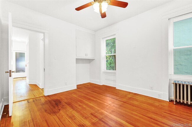 Building Photo - 158 Dubois St