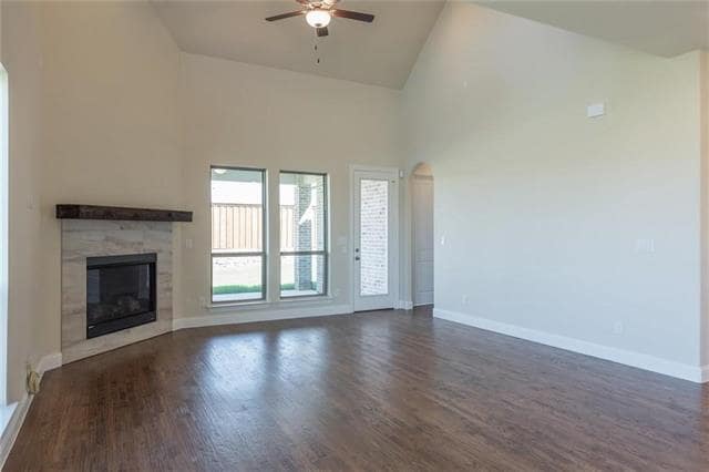 Building Photo - 560 Thoroughbred Ave
