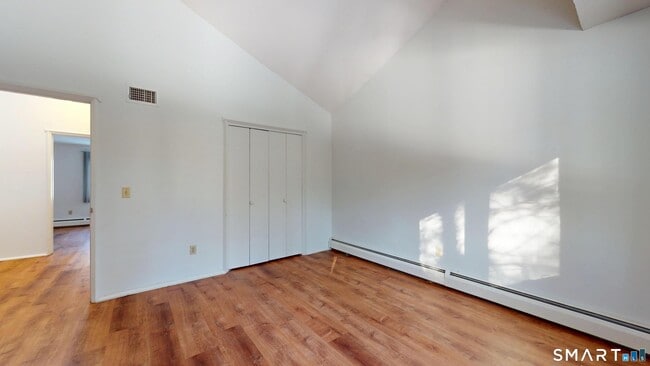 Building Photo - 6 Lyle Ct