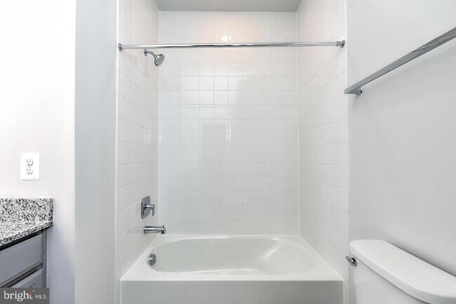 Building Photo - 4404 Fair Lakes Ct