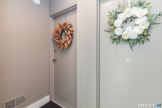 Building Photo - 13 Quincy Close