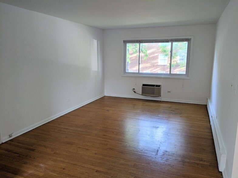 Building Photo - 701 Austin St