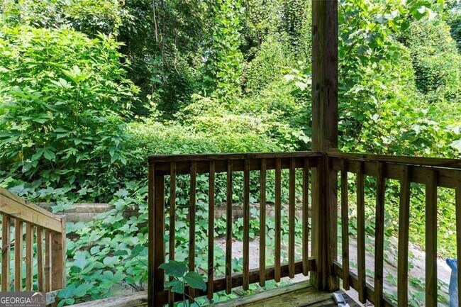 Building Photo - 930 Hall St NW