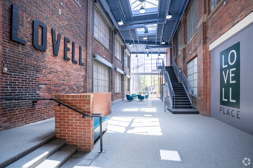 Lobby Photo - Lovell Place