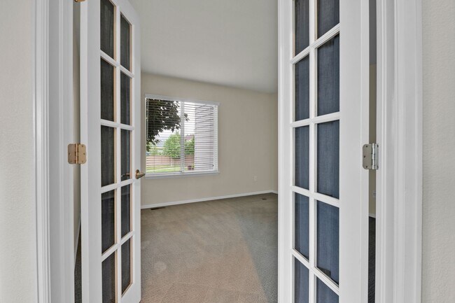 Building Photo - 705 Witchhazel Ct
