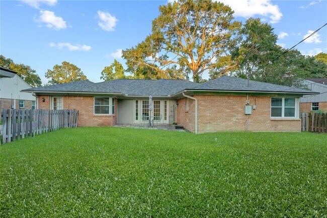 Building Photo - 11102 Atwell Dr