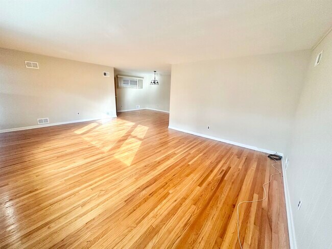 Building Photo - 588 Avenue A