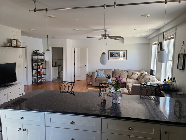 Primary Photo - 10 Fern St