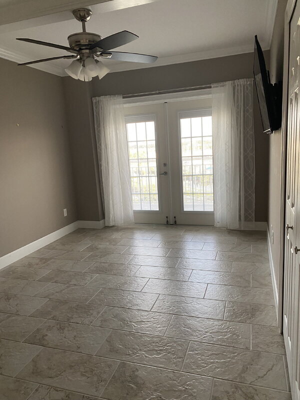 Building Photo - 404 S Beach St