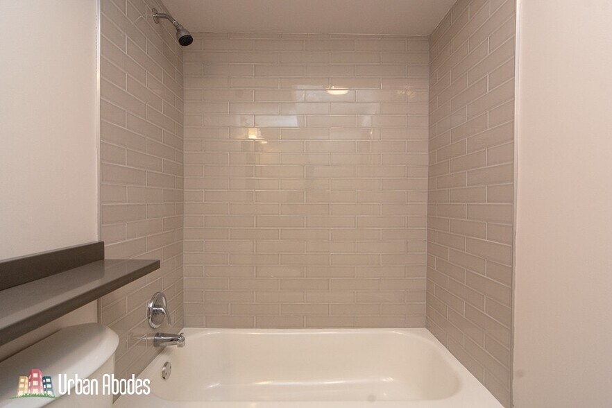 Building Photo - 1424 N Dearborn St