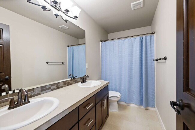 Building Photo - **Stunning Luxury Home in Desirable Mukilteo for RENT!** Available August 25th for MOVE IN