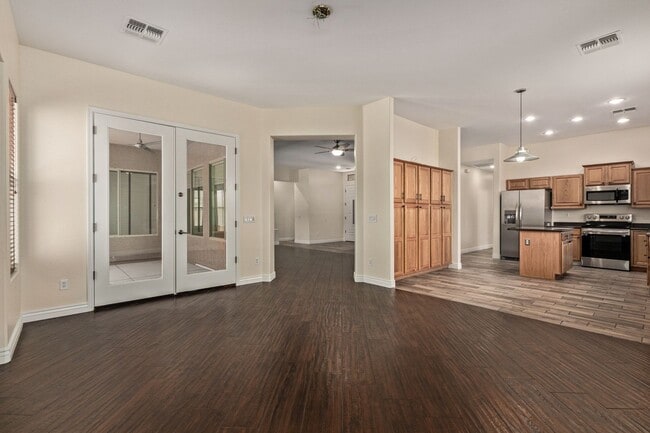 Building Photo - 3 Bedroom with Den in Chandler