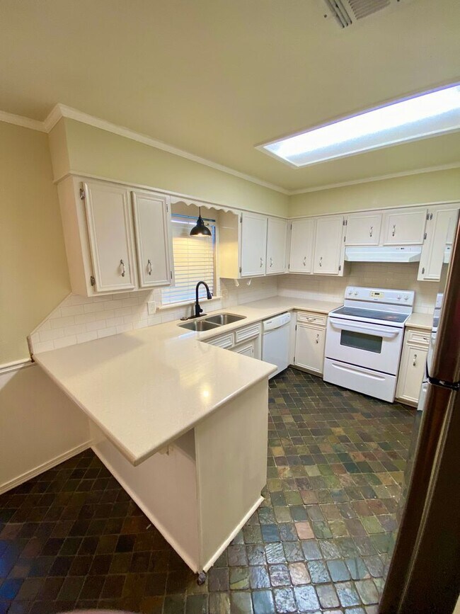 Building Photo - ** 3/2 IN NEW GREENACRES PLACE **