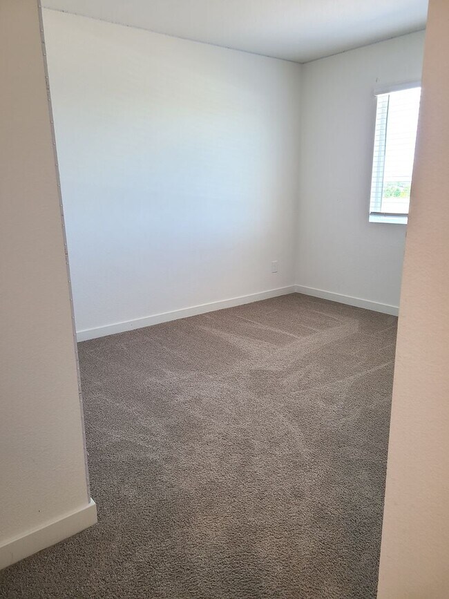 Building Photo - COMING SOON!!! Spacious Newer 4bd/2.5ba N Valleys Home!