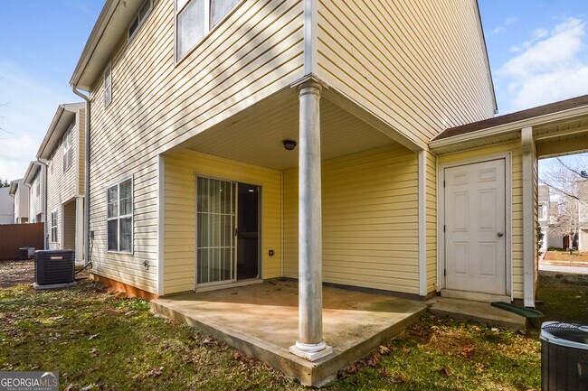 Building Photo - 325 Coral Cir