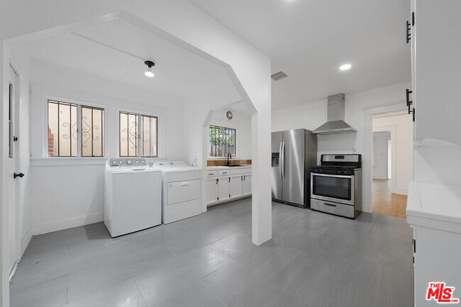 Building Photo - 235 Joy St