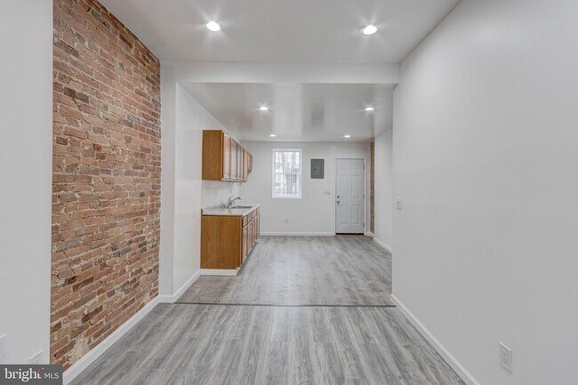Building Photo - 2654 Wilkens Ave