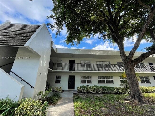 Building Photo - 4009 N Cypress Dr