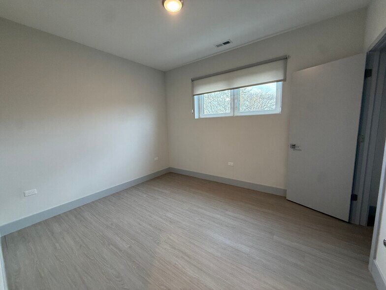 Building Photo - 6350 N Glenwood Ave