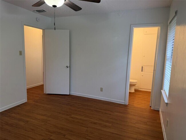 Building Photo - 4714 Creek Bend Dr