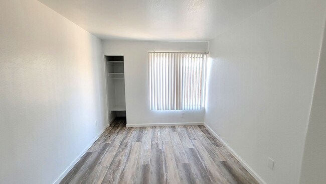 Building Photo - 2 bed/ 1 bath with big Backyard in Escondido