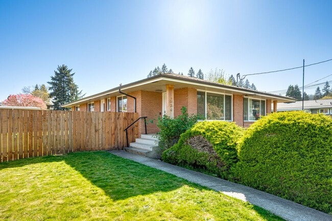 Building Photo - 634 NE 19th Ave