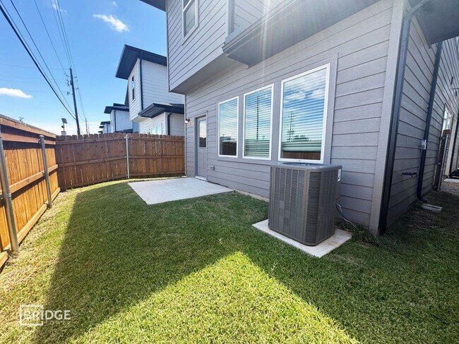 Building Photo - 33138 Willow Hts Ln