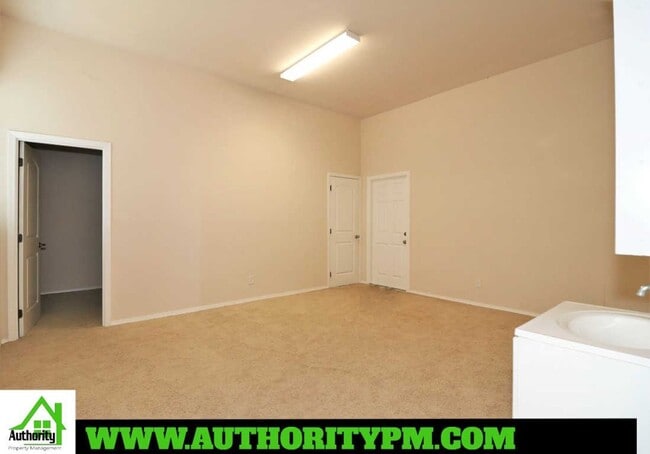 Building Photo - 997 Rollingview Dr