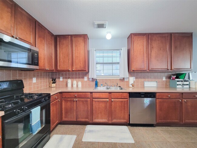 Building Photo - 18235 Valebluff Ln
