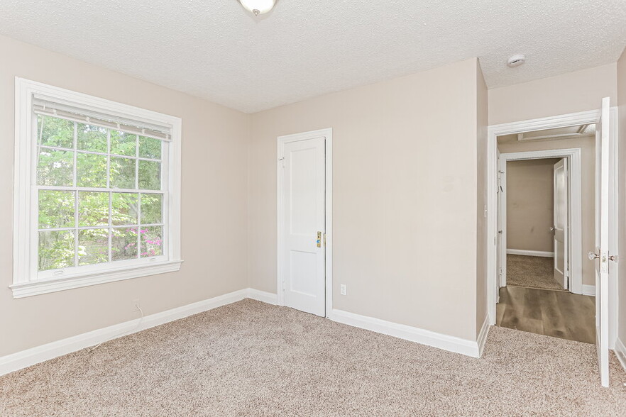 Building Photo - 6514 N Pearl St