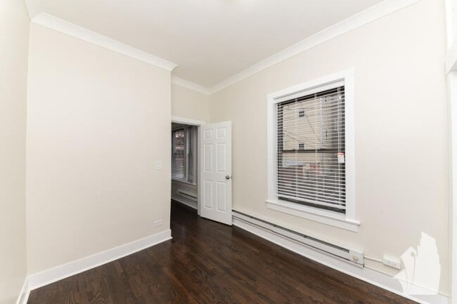 Building Photo - 2 bedroom in Chicago IL 60613