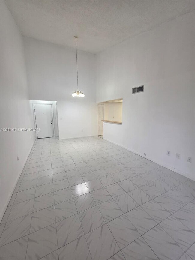 Building Photo - 9429 Fontainebleau Blvd