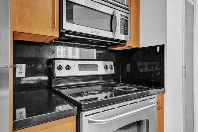 Building Photo - 888 Brickell Key Dr