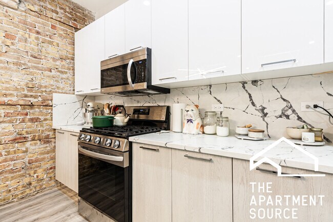 Building Photo - 2743 W Division St