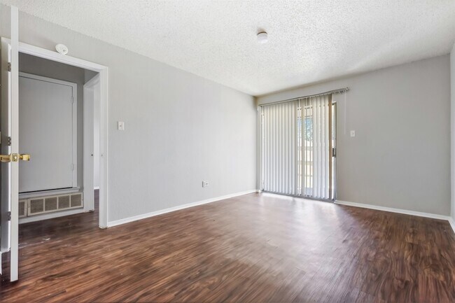 Building Photo - 2410 Lido Ln