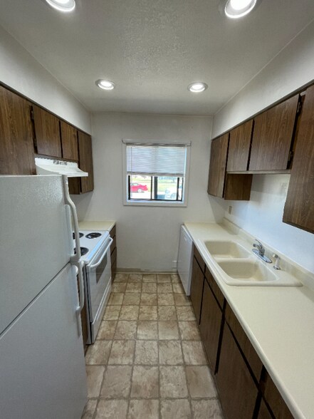 Primary Photo - 2058 Clubhouse Way