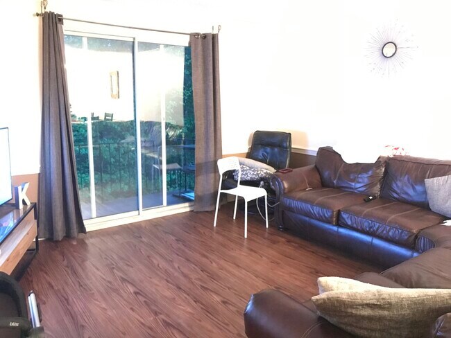 living room - 3 Shadowbrook Ln