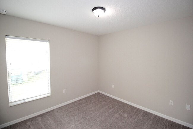 Building Photo - Roomy 3 Bed 2 Bath 1 Car Grg Home for rent...