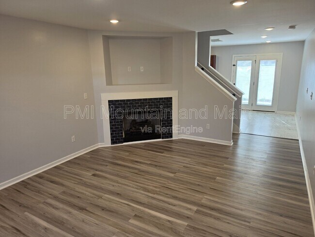 Building Photo - 25 Barnett Shoals Dr