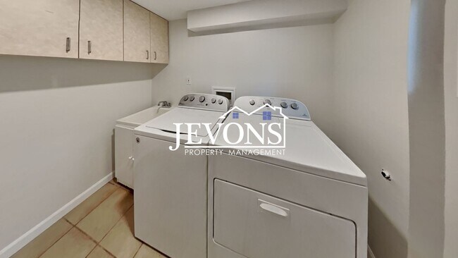 Building Photo - Beautiful single-family home in Seattle