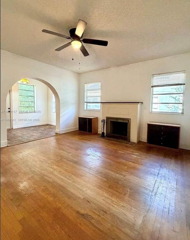 Building Photo - 445 SW 24th Rd