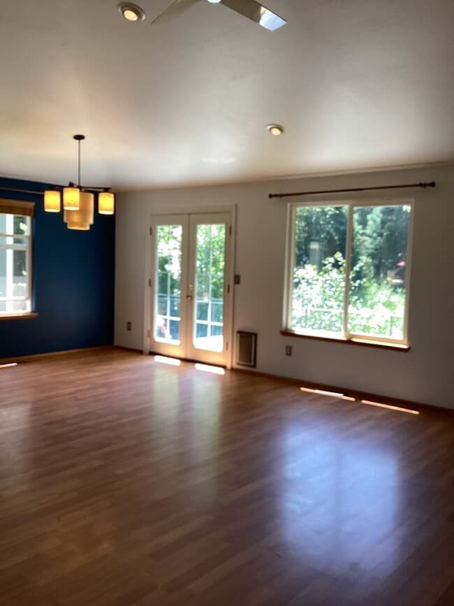 Building Photo - Spacious Lake Stevens Rambler with A/C