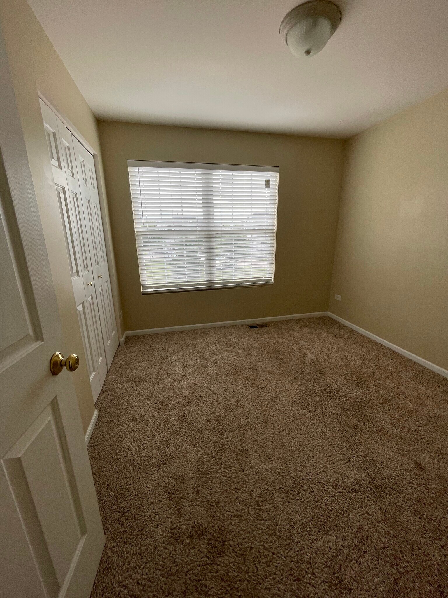 Building Photo - 1109 Clover Dr