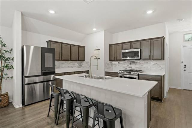 Building Photo - 287 Thoroughbred St