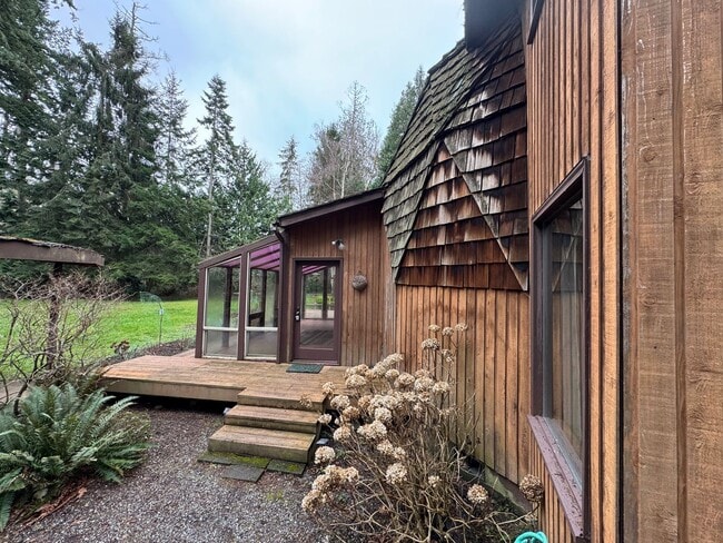 Building Photo - Samish Island home available February through May