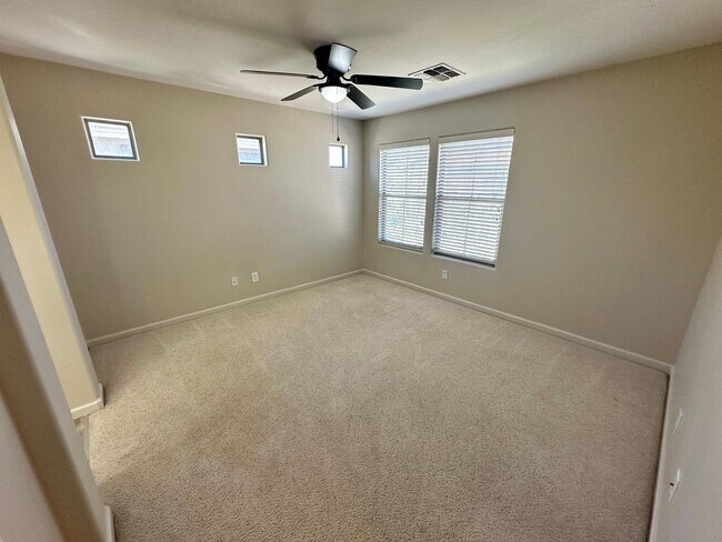 Building Photo - 1912 E Loma Vista St