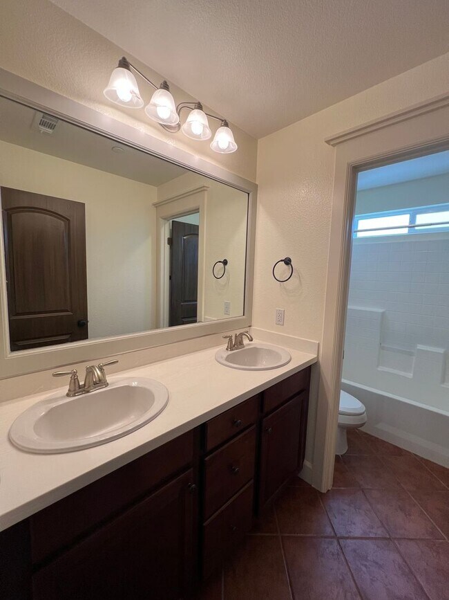 Building Photo - 14816 Huckleberry Dr