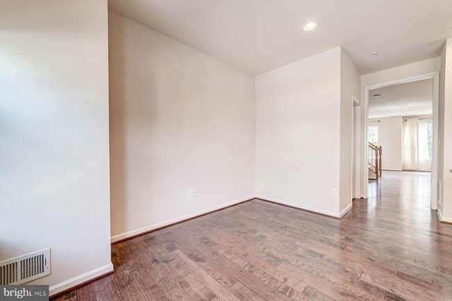 Building Photo - 705 River Mist Dr